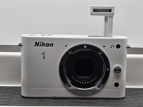 Fotocamera nikon bianca - 1, j1